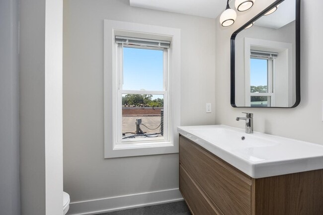 Building Photo - 501.5 W 17th St