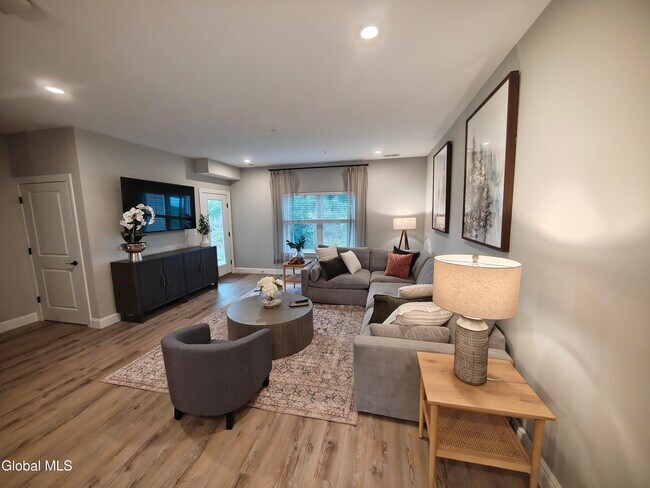 Building Photo - 3102 Zenith Ln