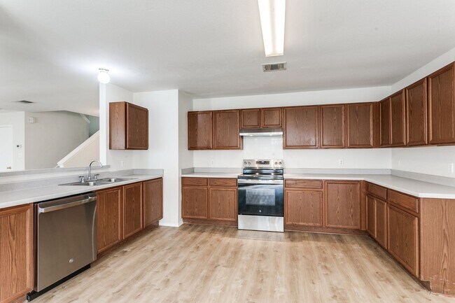 Building Photo - 3410 Sherwin Dr