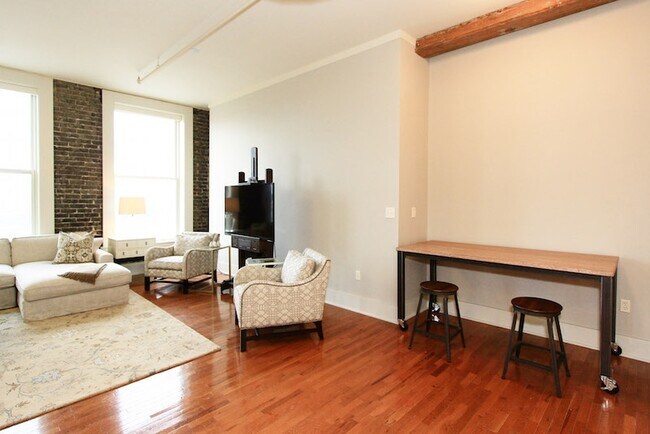 Building Photo - 418 S Gay St