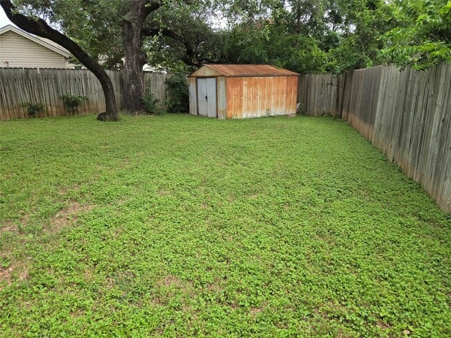 Building Photo - 8716 Clearbrook Trail