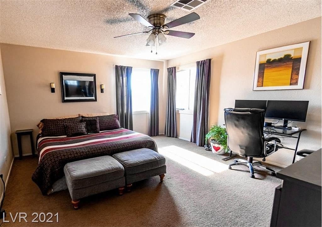 Master bedroom - 4060 N Elkridge Dr