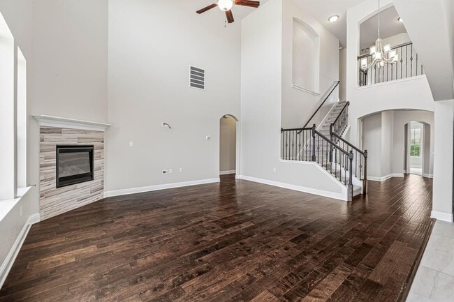 Building Photo - 505 Fair Oaks Dr