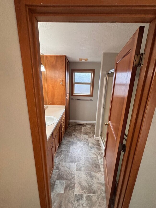 Building Photo - 3052 Gary Dr