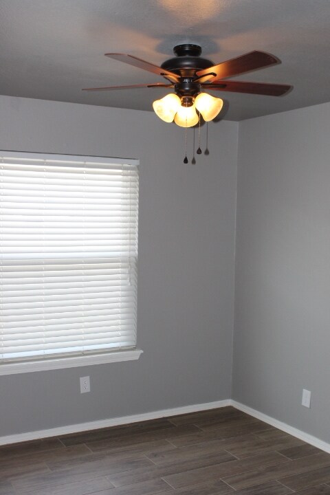 Building Photo - 505 SW 149th Pl