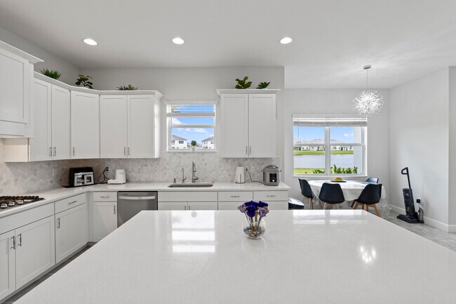 Building Photo - 15134 Cameo Ct