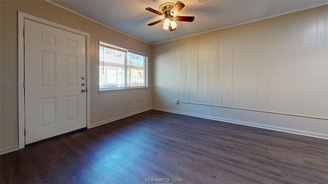 Building Photo - 206 Lynn Dr