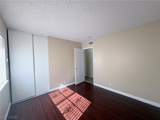 Building Photo - 4104 E Olive St