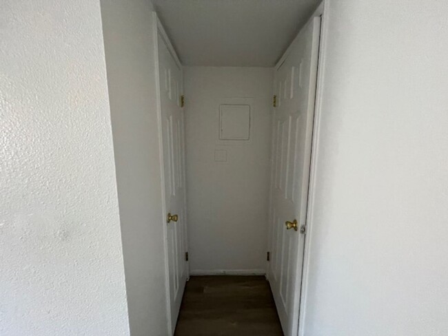 Building Photo - 2 bdrm 1.5 bath. South Scottsdale (McDowel...