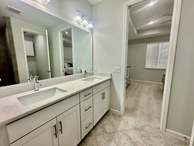 Building Photo - Margaritaville Two Bedroom Fully Furnished Home!