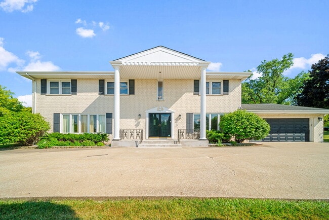 Building Photo - 16 Kingston Dr