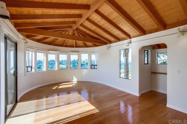 Building Photo - 694 Via De La Valle