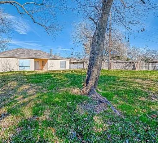 Building Photo - 3610 Vineyard Dr