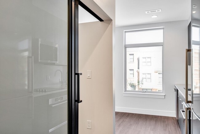 Building Photo - 99 Sumner St