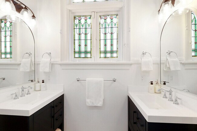 Building Photo - 4327 Canal St