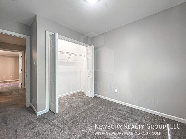 Building Photo - 135 Banksville Pl