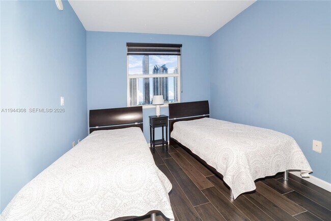 Building Photo - 17150 N Bay Rd