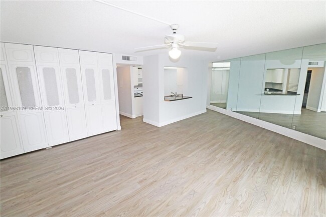 Building Photo - 1301 River Reach Dr