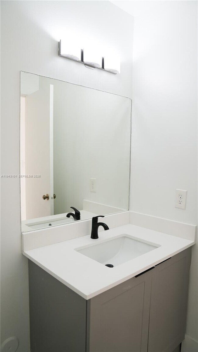 Building Photo - 9023 SW 113th Pl Cir W