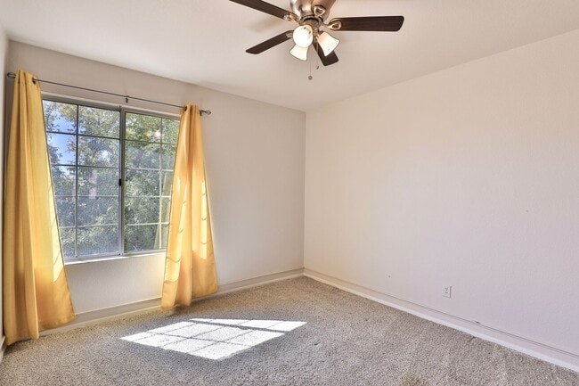 Building Photo - Pet Friendly 5-bedroom, 3 bath Home w/ Pool and Finished Basement