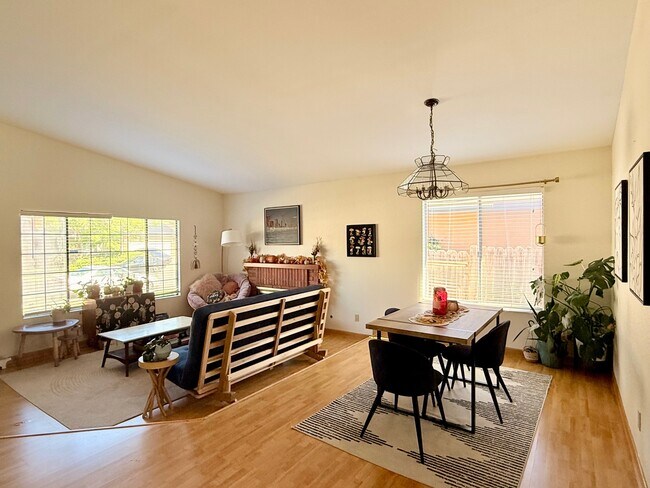 Building Photo - 13940 Barrymore St