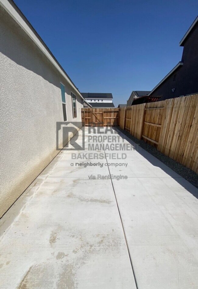 Building Photo - 6617 Shaver Dr