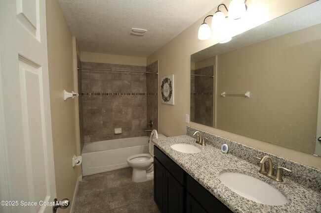 Building Photo - 824 Musgrass Cir