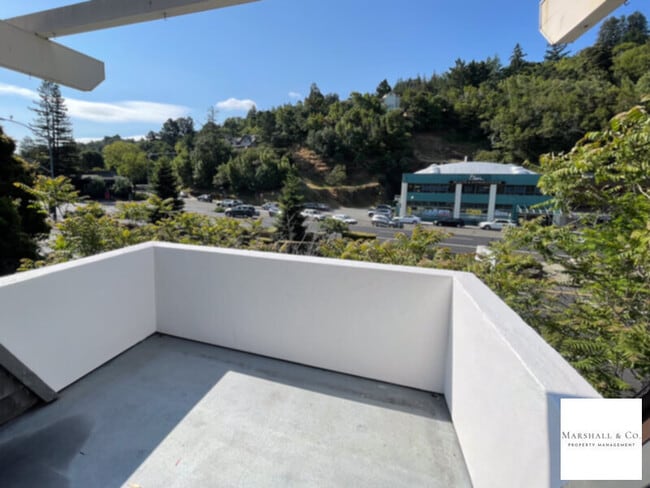 Building Photo - NEW LISTING! CHARMING, PRIVATE 1BR/1BA DUP...