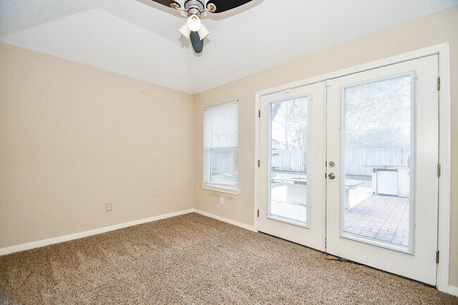 Building Photo - 3402 Hidden Creek Dr