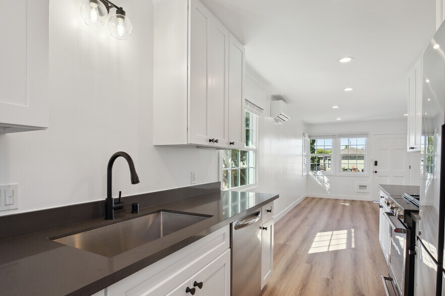 Building Photo - 8460 Kittyhawk Ave