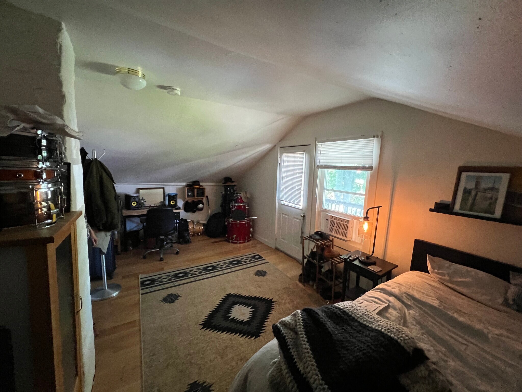 Building Photo - 192 Pine St