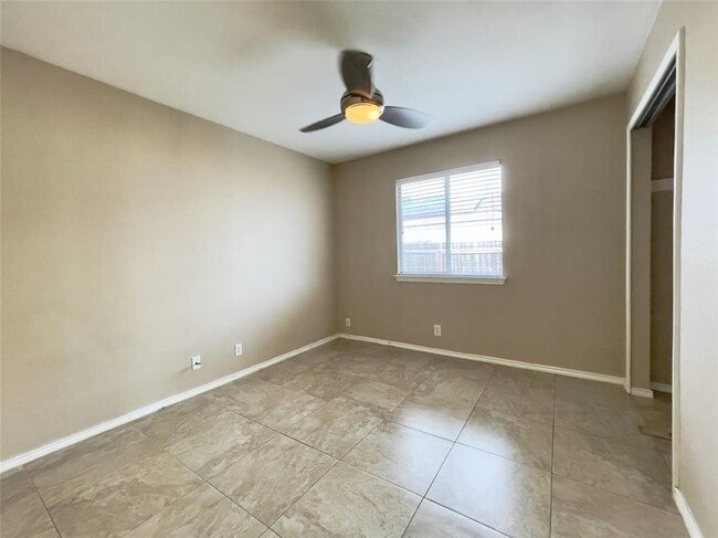 Building Photo - 318 Mitchell Dr