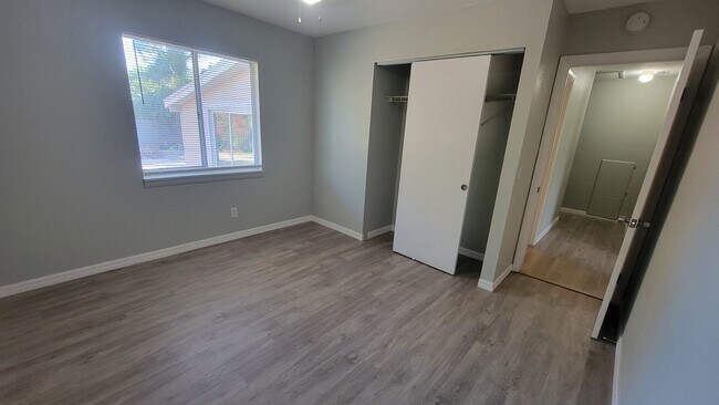 Building Photo - 617 59th Ave Dr W