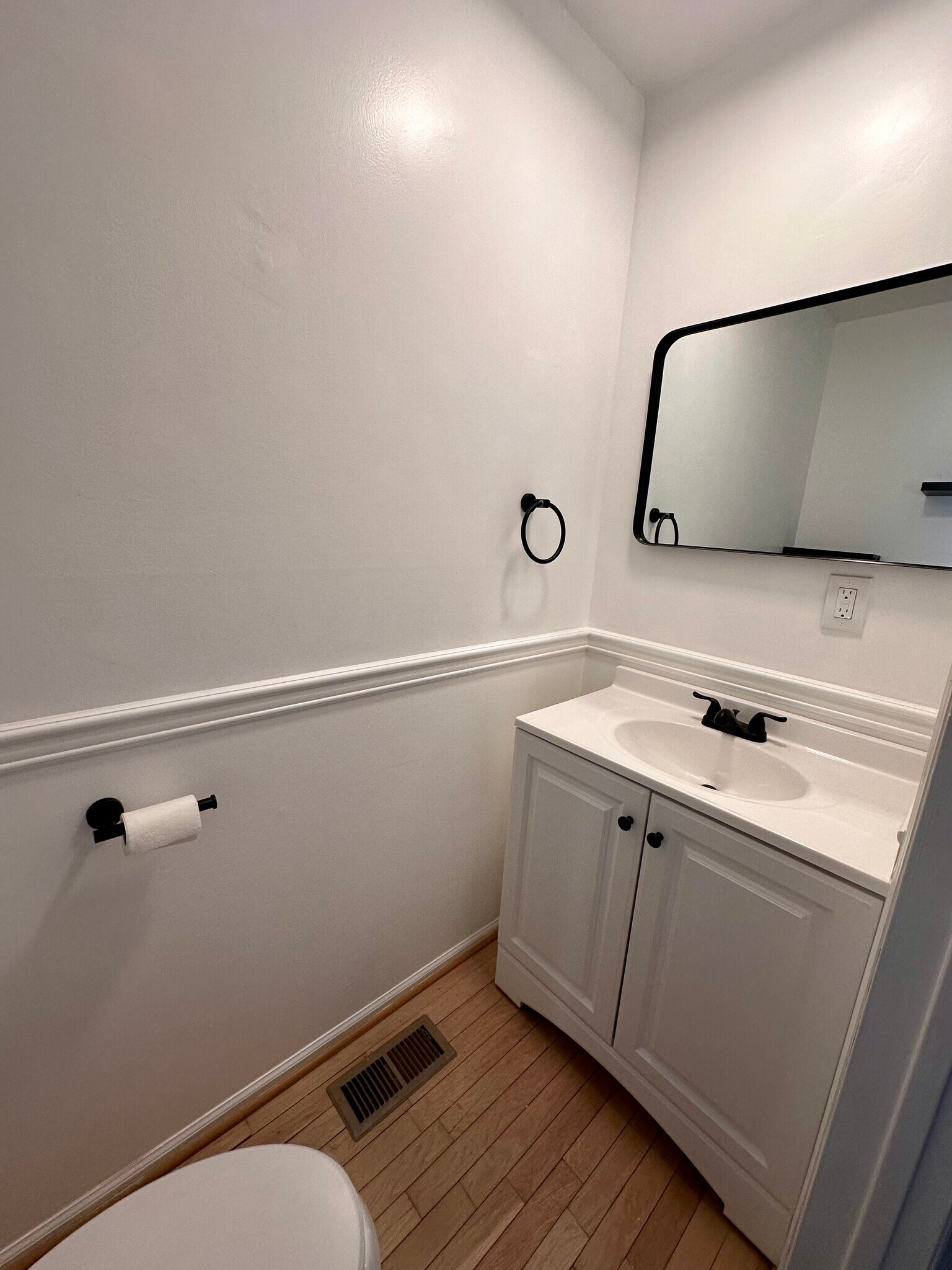 Building Photo - 454 Avenue A