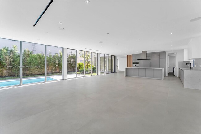 Building Photo - 2110 S Miami Ave