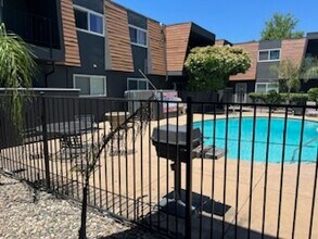 Building Photo - Jersey Way Apartments