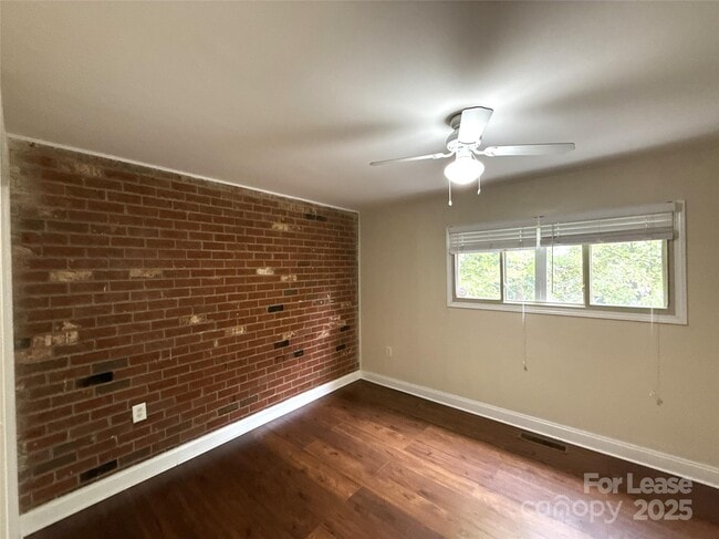 Building Photo - 1207 Green Oaks Ln