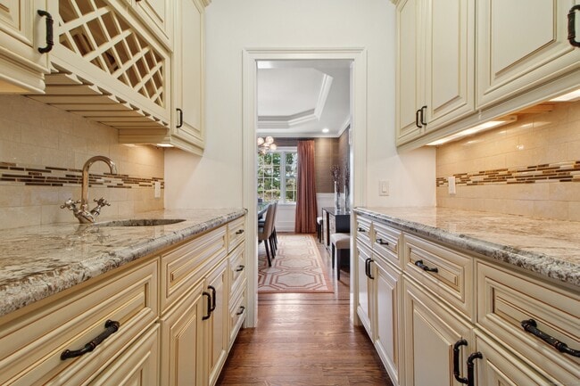 Building Photo - 57 Overbrook Dr
