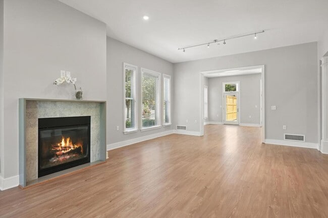 Building Photo - 3329 Idaho Ave NW