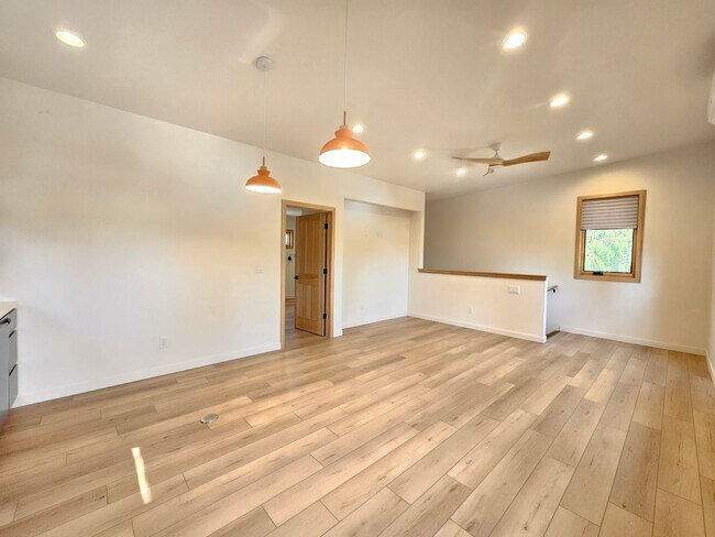 Building Photo - 825 S Montavilla Dr