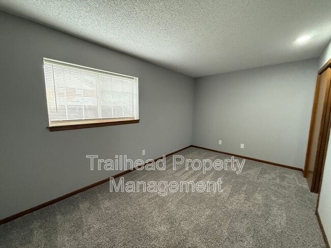 Building Photo - 3409 NW Duncan Rd