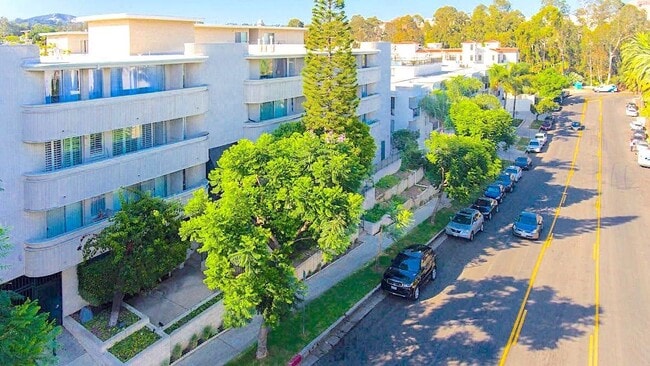 Building Photo - 11645 Montana Ave