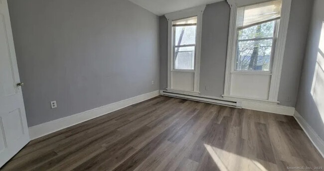 Building Photo - 570 Broad St