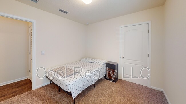 Building Photo - 2489 Oak Stream Dr