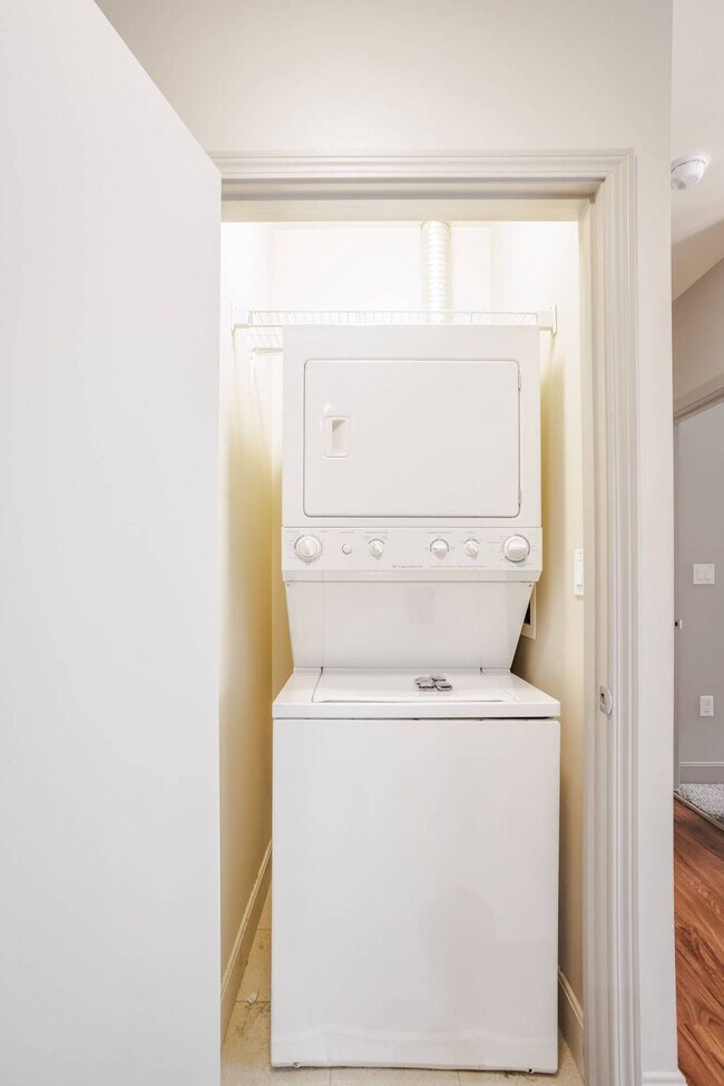 Building Photo - 121 E Freedom Way