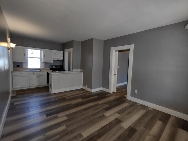 Building Photo - 48 Laurel St