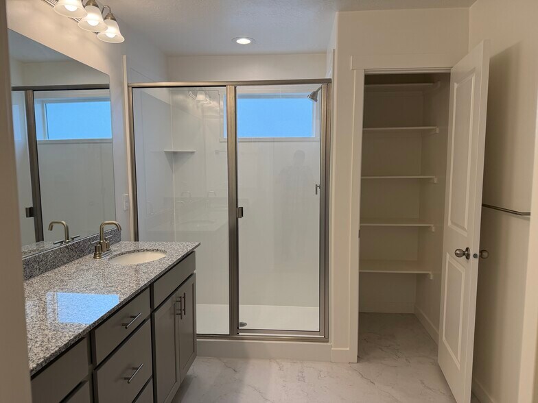 Building Photo - 1485 N 305 E