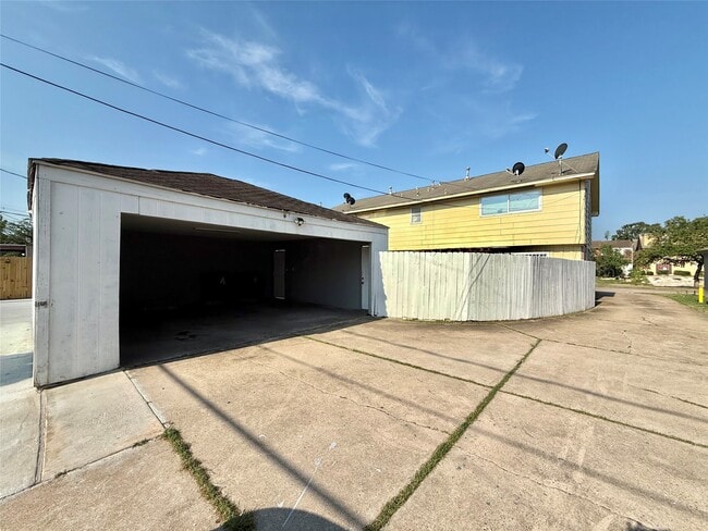 Building Photo - 7119 S Gessner Rd