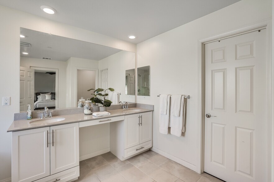 Building Photo - 8621 Lake Ashmere Dr