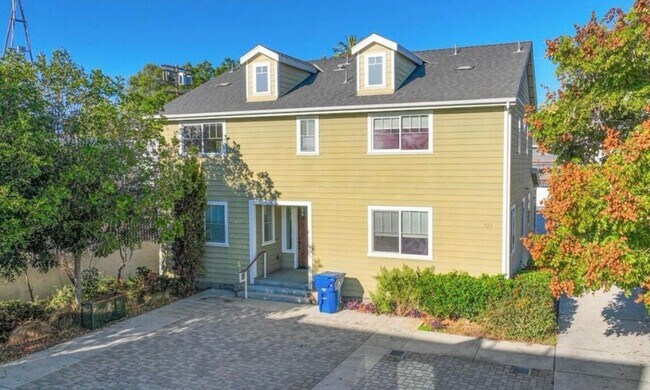 Building Photo - 921-923 30th Street